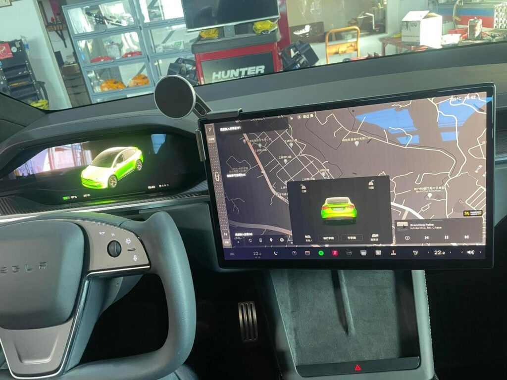 Tesla輪胎換位、平衡及輪圈定位